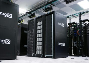 rig penambangan img IX di dalam ruangan putih dan abu-abu